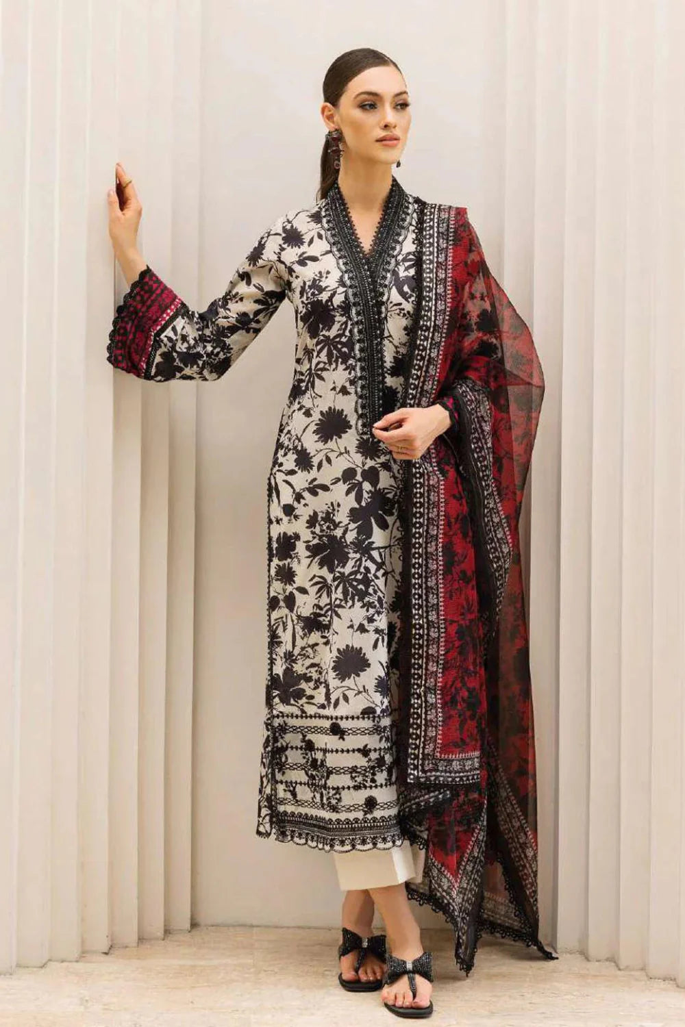 Zainab Chotani D # 31 - 01 | 3PC Printed Lawn | Chiffon Printed Dupatta