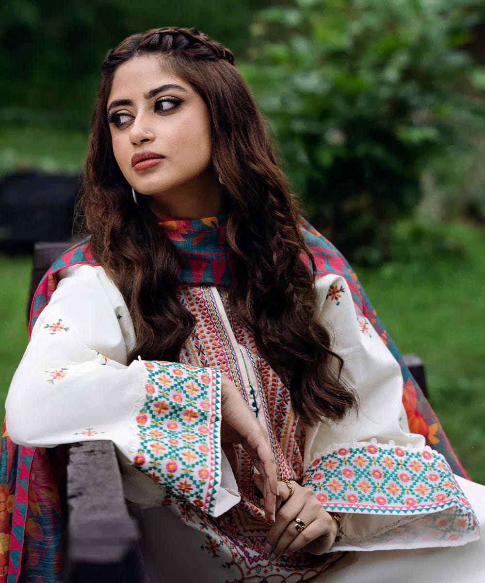 Sapphire D # 130 -01 | 3PC Luxury Lawn | Digital Printed Lawn Dupatta