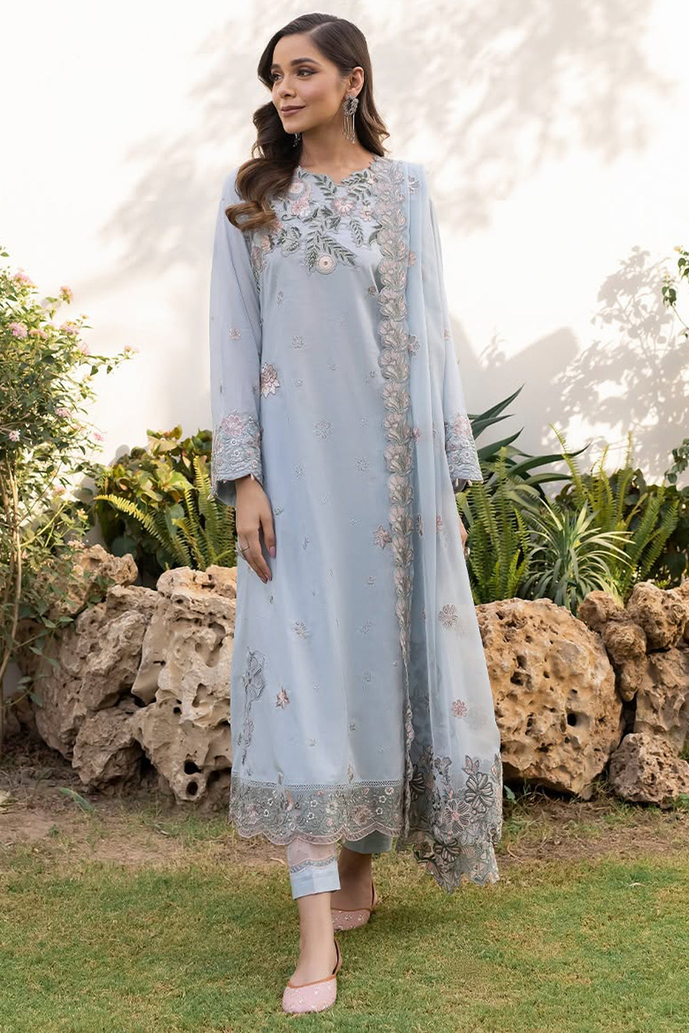 Iznik D # 172 - 01 | 3PC Luxury Lawn | Chiffon Embroidered Dupatta