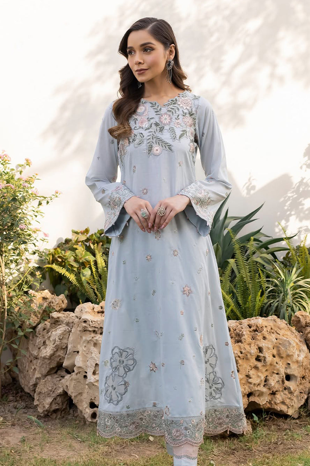 Iznik D # 172 - 01 | 3PC Luxury Lawn | Chiffon Embroidered Dupatta